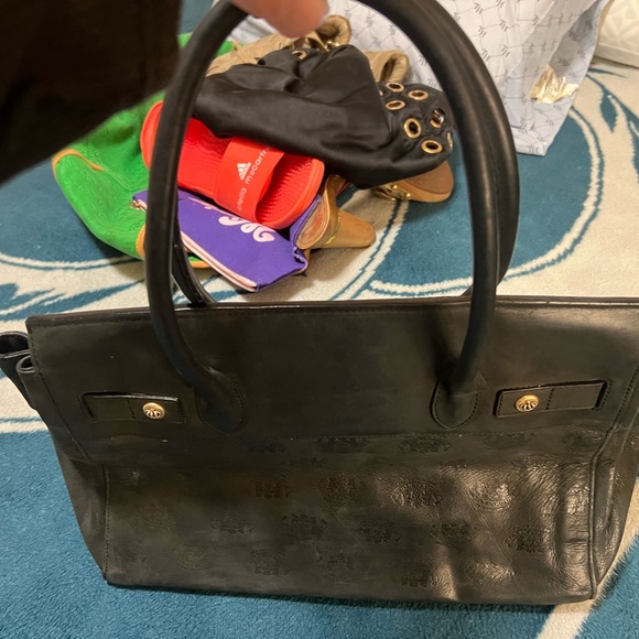 COPY - Juicy Couture Large Leather Satchel with Logo Engraved Throughout. - Picture 4 of 15